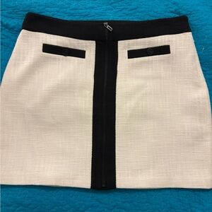 KARL LAGERFELD PARIS. New without tags Colorblock Tweed Mini Skirt size 16.